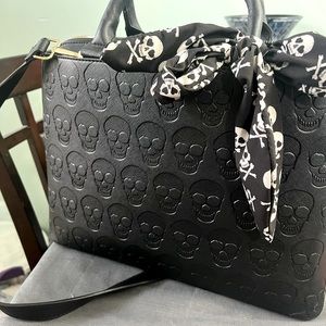 NWOT Skulltastic Betsey Johnson Purse